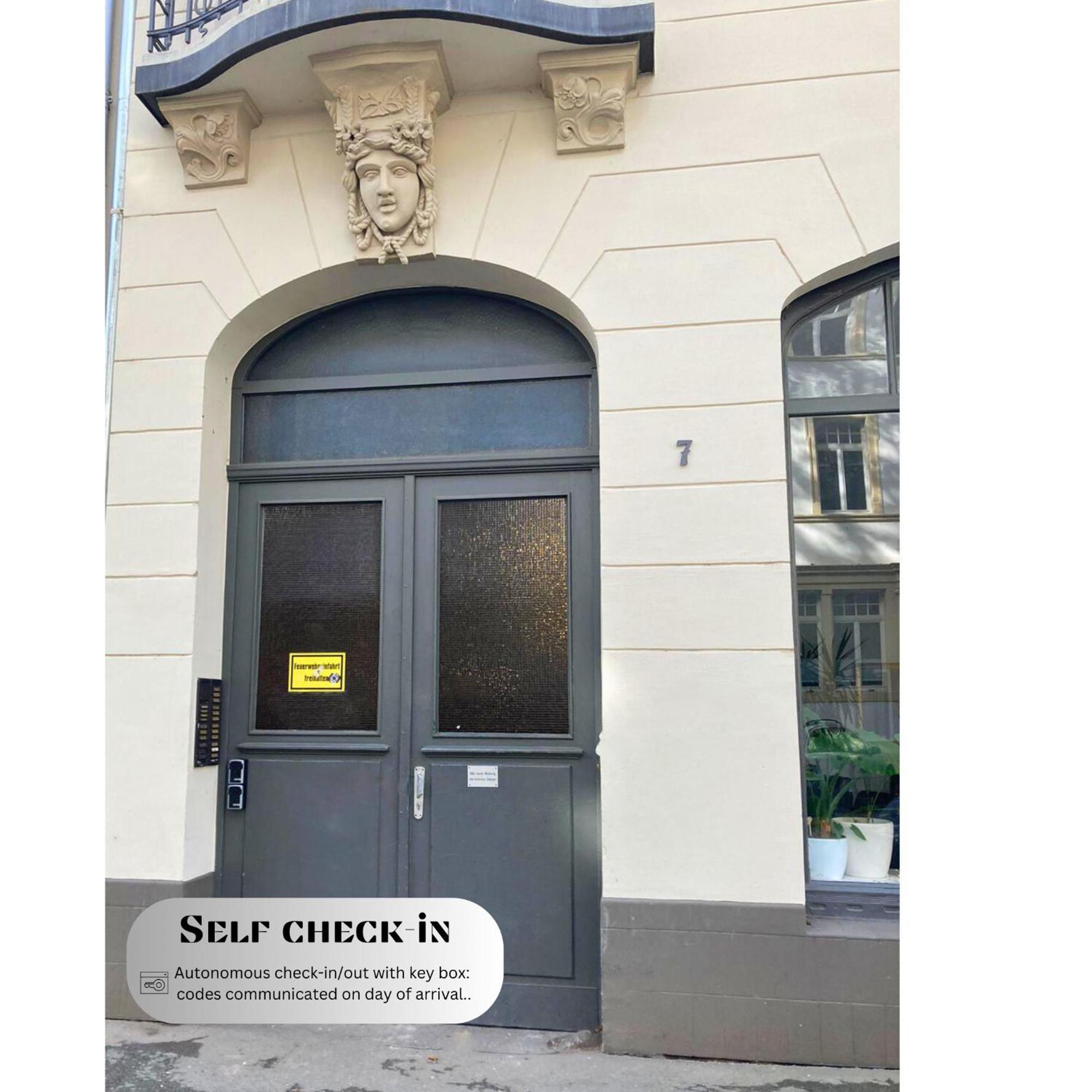 Modern Elegance In Historical City Center Trier Bagian luar foto
